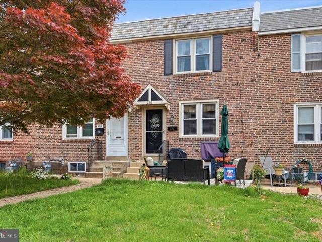 Townhouse for sale in Delco, Pennsylvania