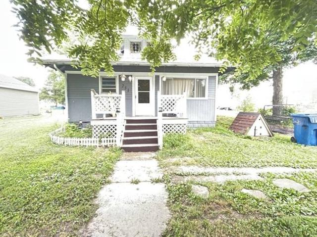 House for sale in Xenia, Illinois