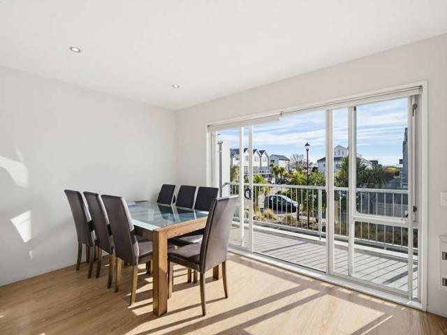 Apartment for sale in Addington, Canterbury