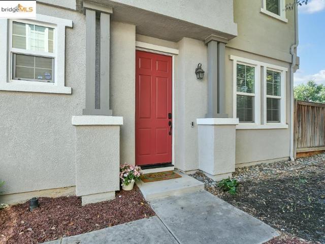 Townhouse for sale in Brentwood
