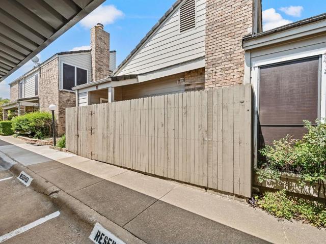 Condo for sale in Arlington, Texas