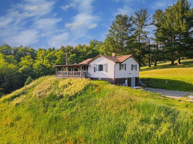 House for sale in Warsaw, Ohio