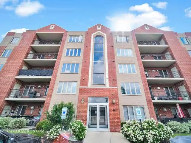 Condo for sale in Bedford Park
