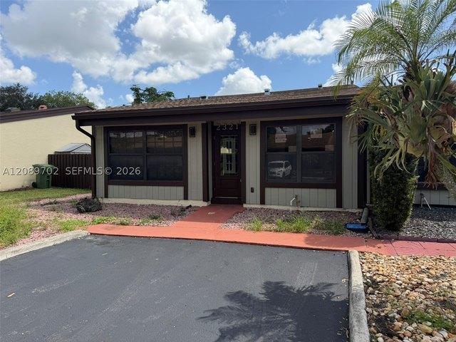 Townhouse for sale in Pembroke Pines, Florida