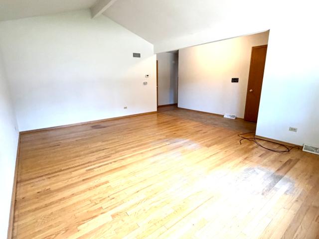 House for sale in Lindenhurst, Illinois