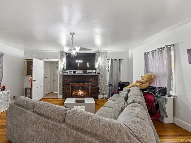 House for sale in The Bronx, Arverne