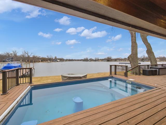 House for sale in Mchenry, Illinois