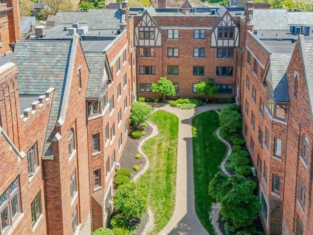 Condo for sale in Walnut Hills, Roselawn