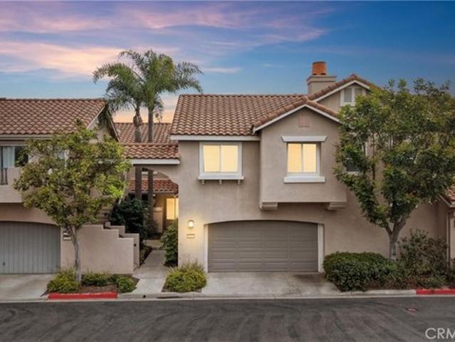 Townhouse for sale in Tustin, California