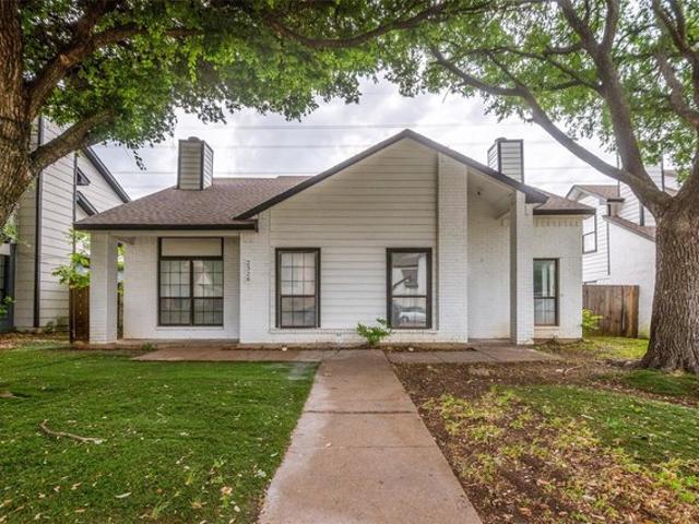 Townhouse for sale in Arlington, Texas
