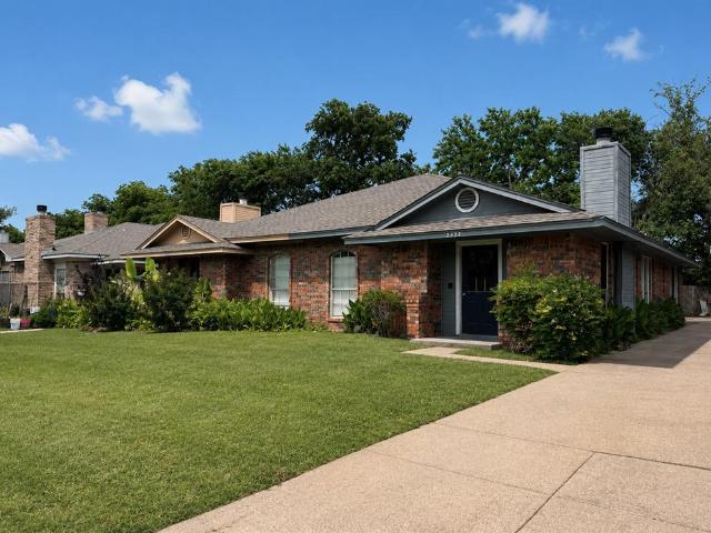 House for sale in Arlington, Tarrant County