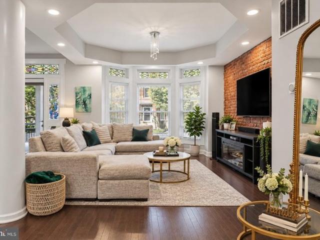 Townhouse for sale in Evergreen Lawn, Baltimore