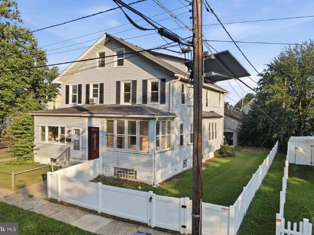 Townhouse for sale in Commerce, New Jersey