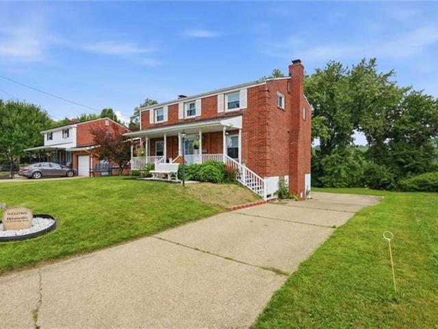 Townhouse for sale in New Kensington, Pennsylvania