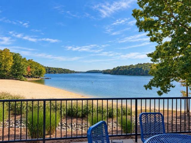 House for sale in Country Club Heights, Lake Holiday
