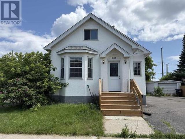 House for sale in Thunder Bay, Ontario