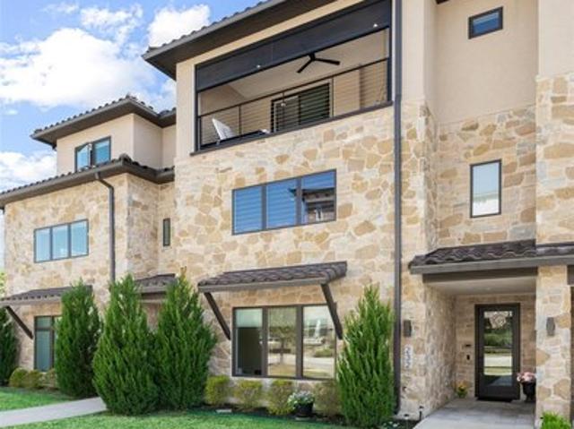 Townhouse for sale in Denton, Texas