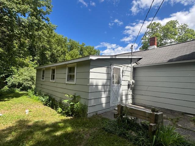 House for sale in Maple City