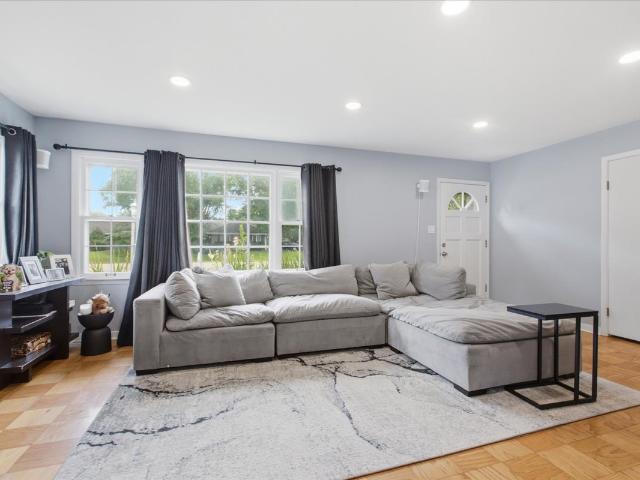 House for sale in Lily Cache, Plainfield