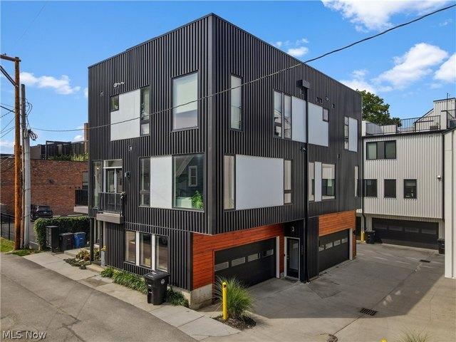 Townhouse for sale in Cleveland, Ohio