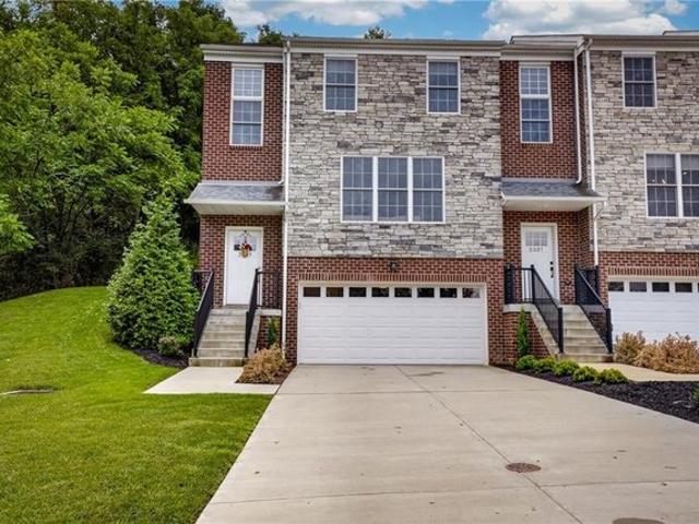 Townhouse for sale in Carnegie, Pennsylvania