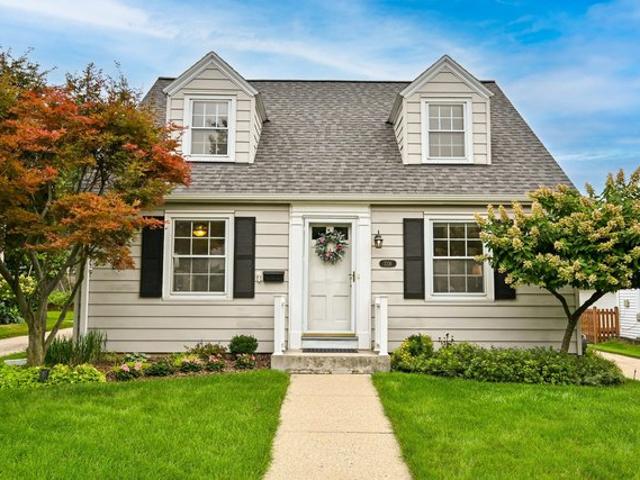 House for sale in Pasadena, Wauwatosa