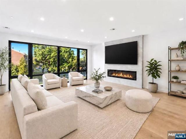 Townhouse for sale in Fort Lee, New Jersey