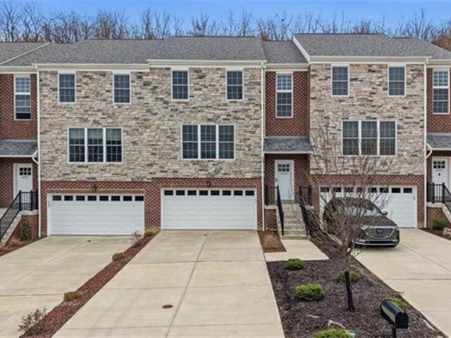 Townhouse for sale in Carnegie, Pennsylvania