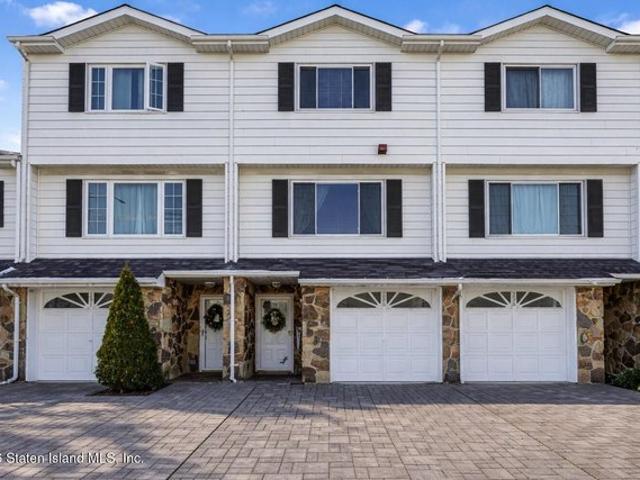 Townhouse for sale in Arverne, New York