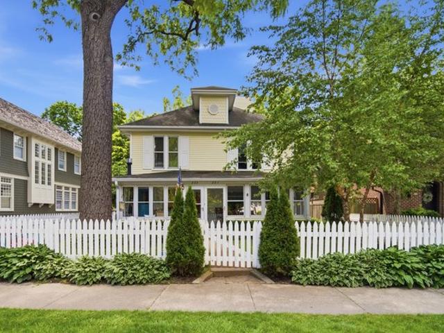 Condo for sale in Lake Bluff, Illinois