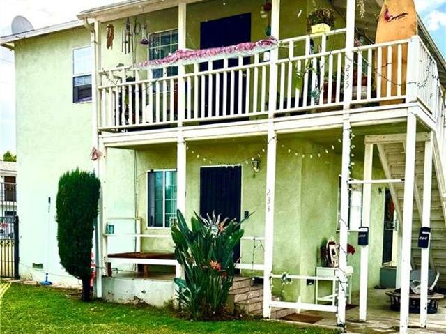 Duplex for sale in Montebello