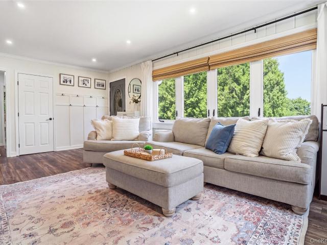 House for sale in Baldwin Place, New York