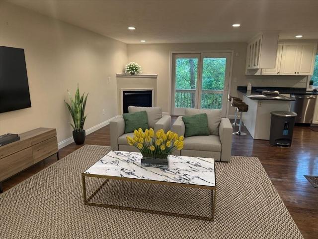 Townhouse for rent in Needham, Massachusetts