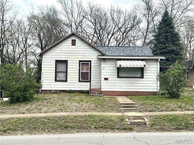 House for sale in Hillsboro, Illinois