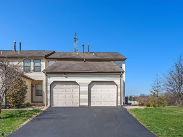 Townhouse for sale in Ringoes, New Jersey