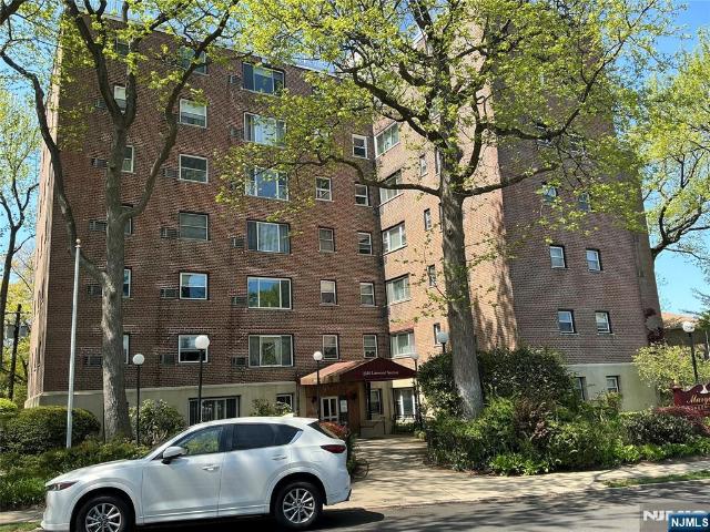 Condo for sale in Fort Lee, New Jersey