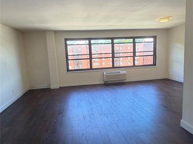 Condo for sale in Fort Lee, New Jersey