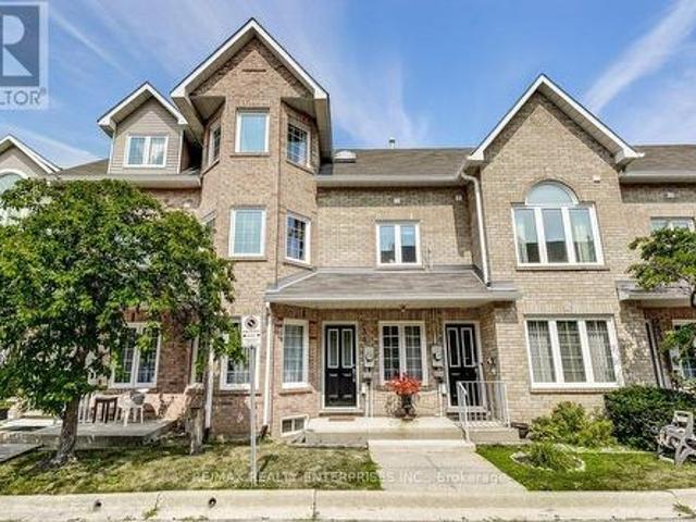 Townhouse for sale in Burlington