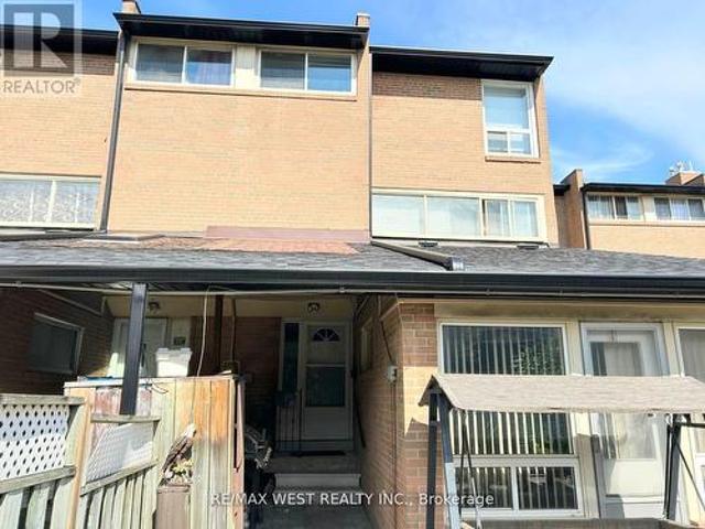 Townhouse for sale in Woburn, Ontario