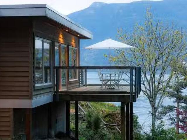 House for sale in Bowen Island, British Columbia
