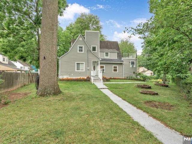House for sale in Teaneck, New Jersey