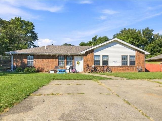 House for sale in Warrensburg, Johnson County
