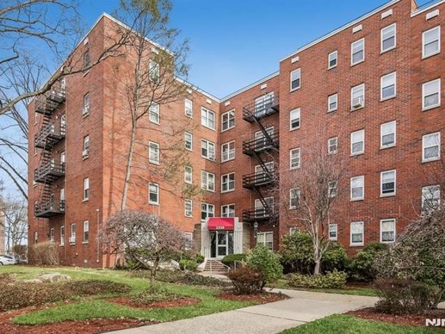 Condo for sale in Fort Lee, New Jersey