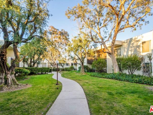 Condo for sale in Canyon Country, California