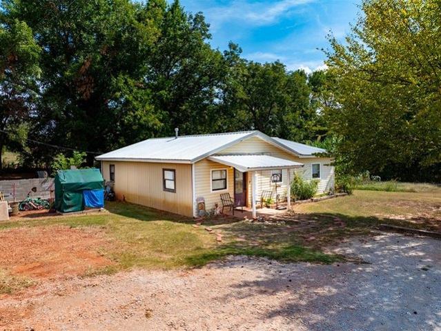 House for sale in Tecumseh, Pottawatomie County