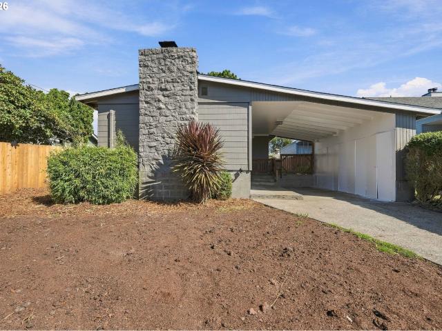 House for sale in North Bend, Coos County
