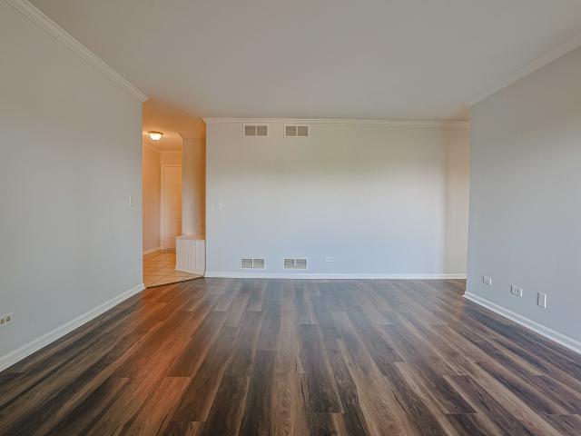 Condo for sale in Elgin Condo for sale in Elgin