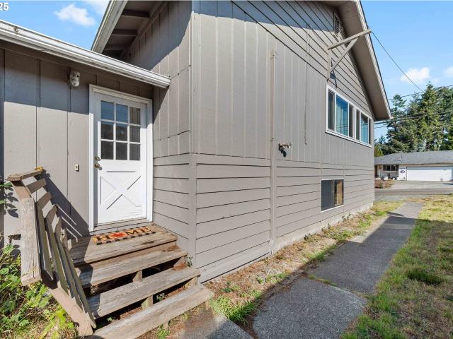 House for sale in North Bend, Oregon