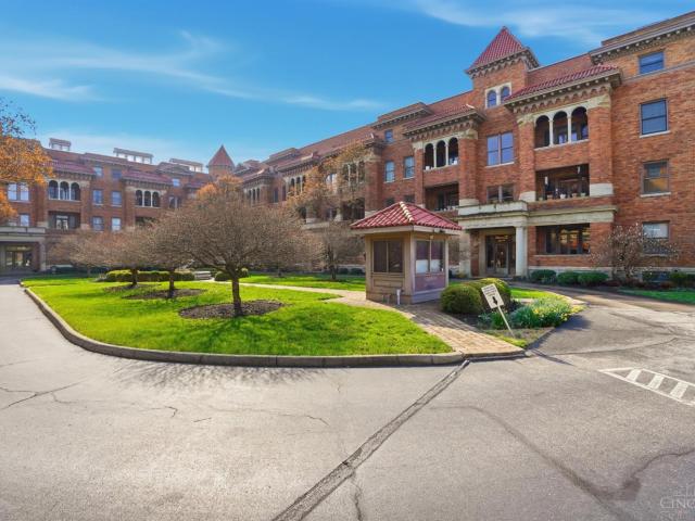 Condo for sale in Walnut Hills, Roselawn
