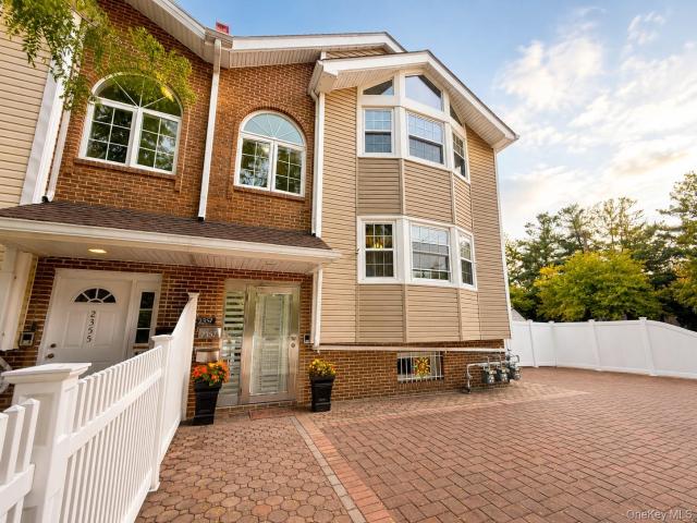 House for sale in The Bronx, Arverne